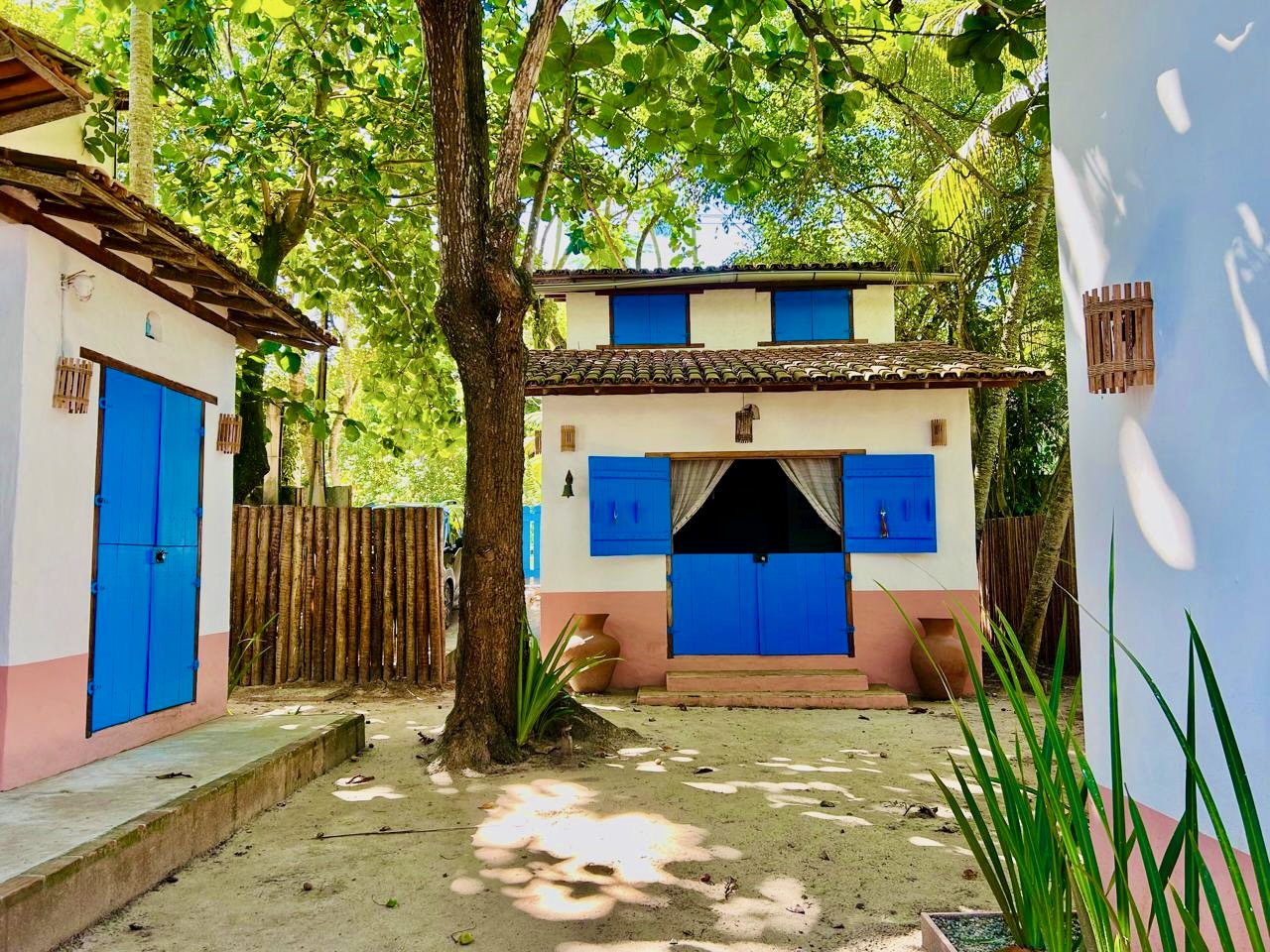 Vista geral das casas da Vila Iemanjá